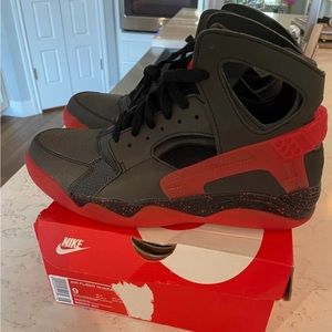 Nike air flight huarache shoes size 9